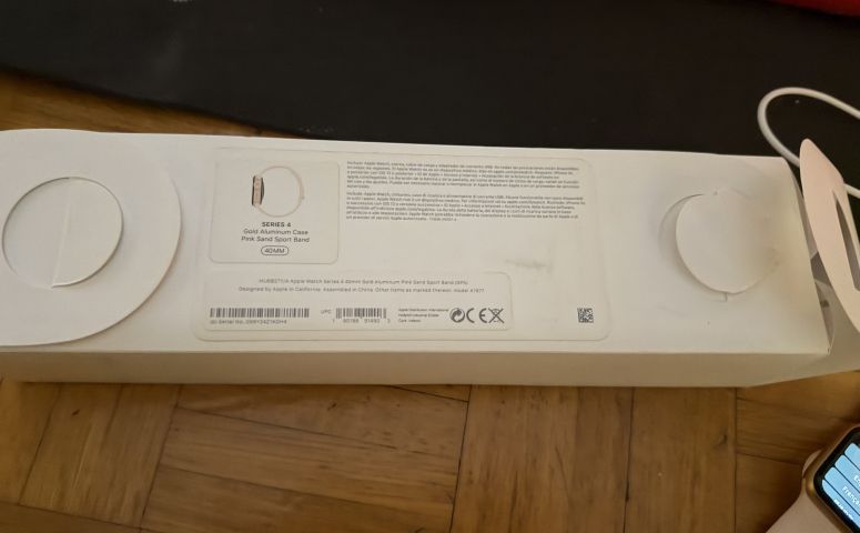 Apple Watch Series 4 40mm Gold Aluminium Case con Pink Sand Sport Band - Confezione Originale