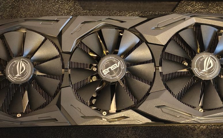 ASUS ROG Strix - Scheda Grafica triple‑fan (modello da specificare)