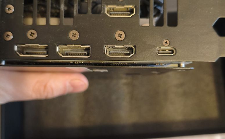 Scheda video PCIe con 3x DisplayPort, 1x HDMI e USB‑C (VirtualLink)