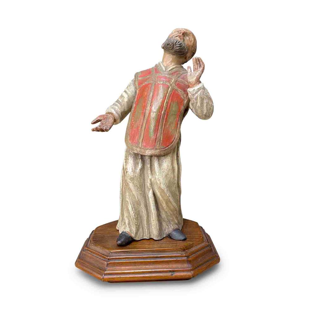 Statua sacra policroma in legno su base ottagonale – figura di religioso